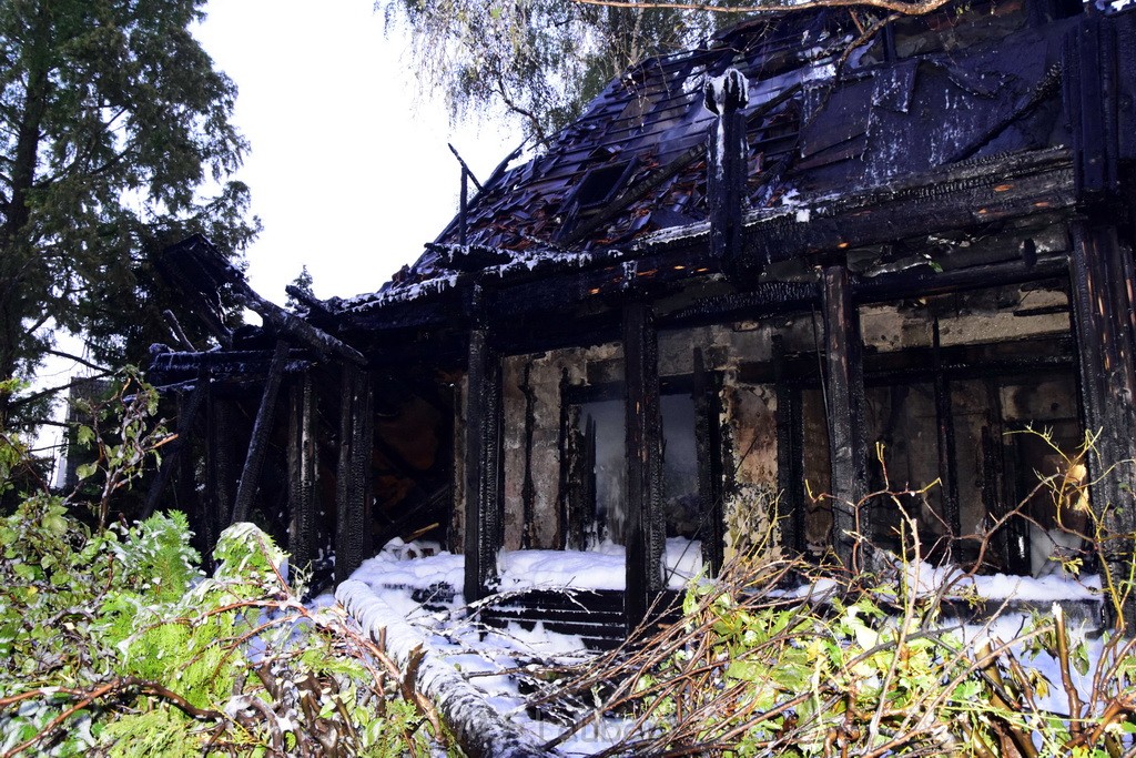 Grossfeuer Einfamilienhaus Siegburg Muehlengrabenstr P0753.JPG - Miklos Laubert